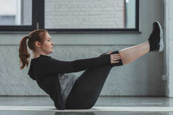 Ожирение целеустремленных девочек обучение в тренажерном зале
