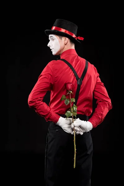 Mime Verbergen Rose Achter Rug Geïsoleerd Zwart — Stockfoto