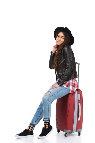 Stylische Junge Frau Sitzt Auf Gepäck Isoliert Auf Weiß — Stockfoto