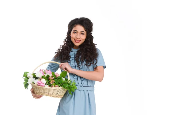 Jovem Feliz Com Flores Cesta Isolada Branco — Fotografia de Stock