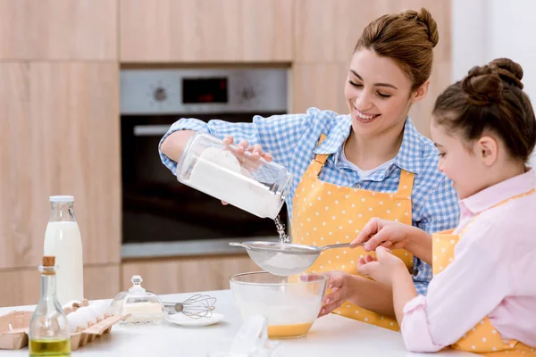 Mother Daughter Sieve Preparing Dough Pastry Together — Stock Photo, Image