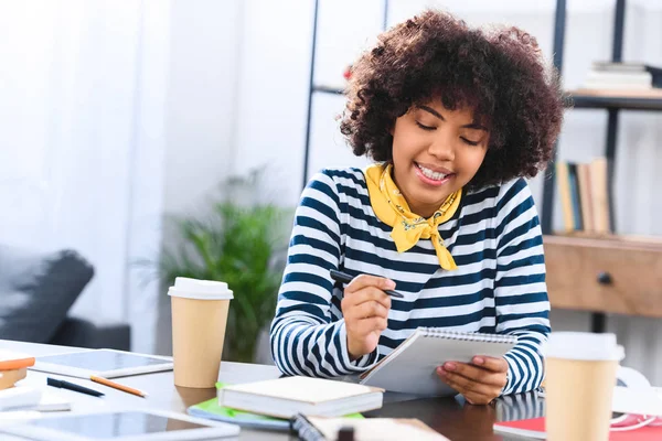 Portrait Smiling African American Student Notebook Studying Alone — Stock Photo, Image