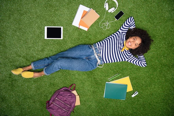 Overhead View Smiling African American Student Lying Green Lawn — Stock Photo, Image