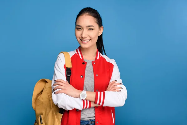 Portret Uśmiechający Się Azjatycki Student Plecaka Niebieskim Tle — Zdjęcie stockowe