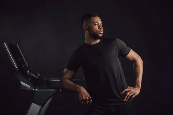 Athletic Young African American Man Leaning Treadmill Looking Away Isolated — Stock Photo, Image