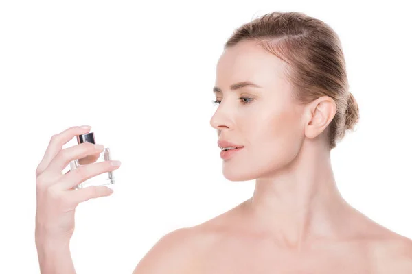 Vista Lateral Mulher Com Perfume Isolado Branco — Fotografia de Stock