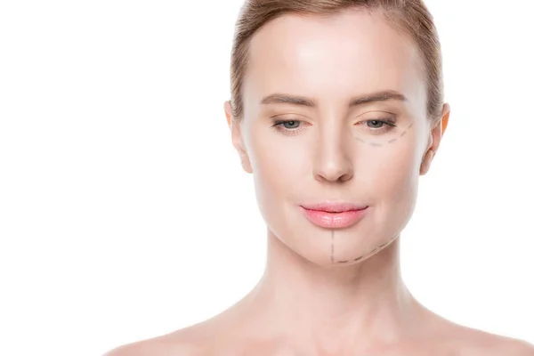 Vrouw Met Geschilderde Lijnen Gezicht Voor Plastische Chirurgie Geïsoleerd Wit — Stockfoto