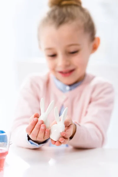 Easter Bunny Statuettes Hands Cute Child — Stock Photo, Image