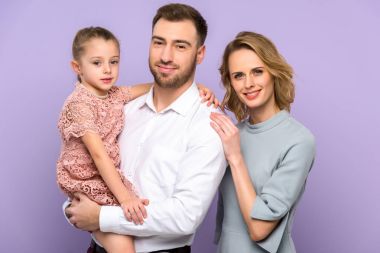 Aile kızı violet izole kucaklayan