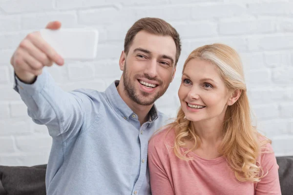 Taking selfie — Stock Photo, Image