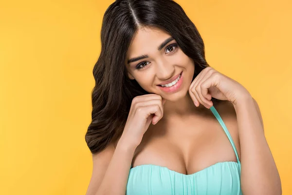 Retrato Hermosa Chica Alegre Aislado Amarillo — Foto de Stock