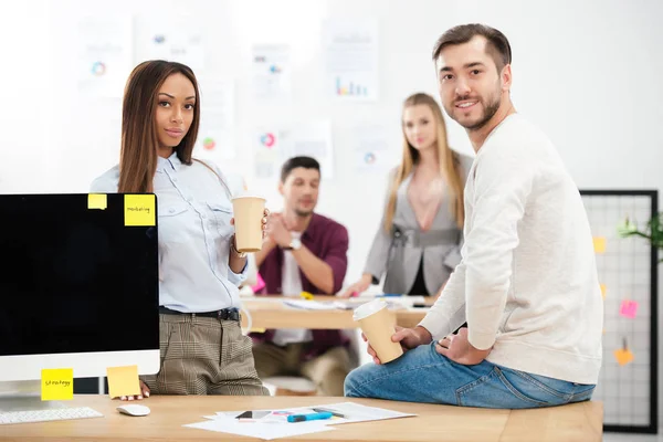 Enfoque Selectivo Colegas Multiculturales Con Café Para Llevar Gente Negocios — Foto de Stock