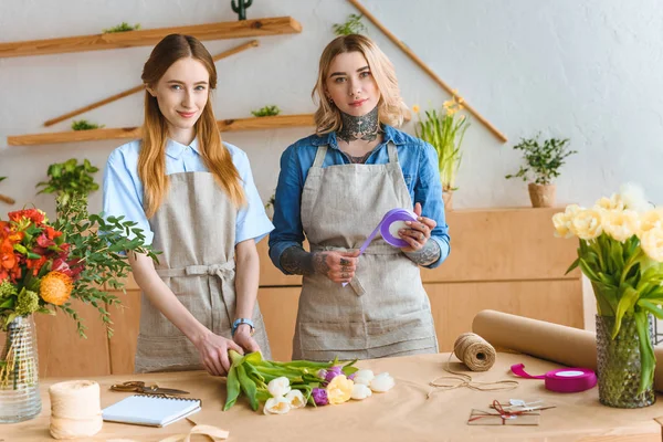 Beautiful Young Florists Working Together Smiling Camera — Stock Photo, Image