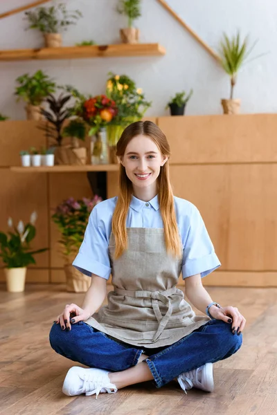 Beautiful Young Woman Apron Sitting Floor Smiling Camera Flower Shop — Stock Photo, Image