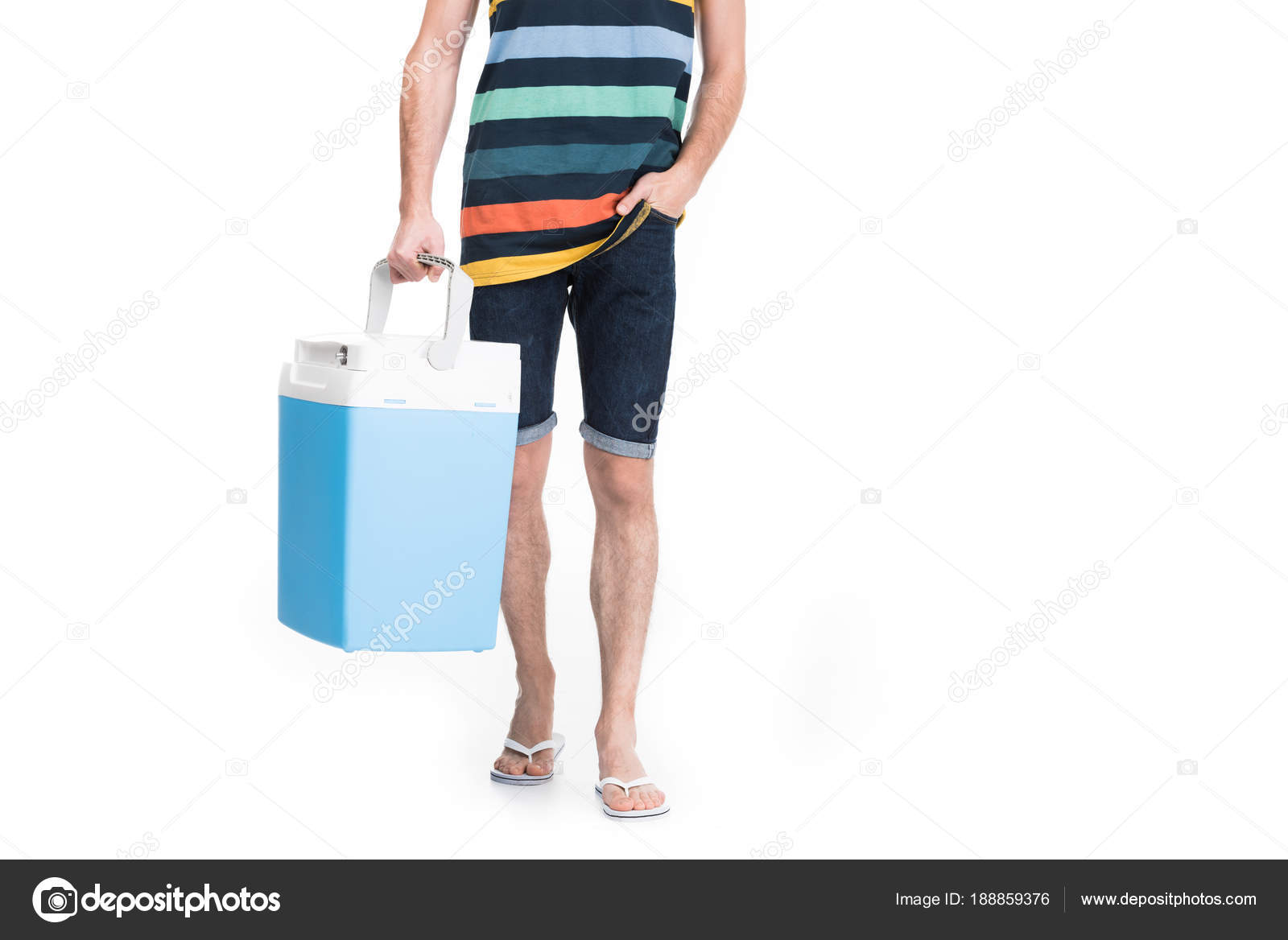 Abgeschnittene Ansicht Eines Mannes Mit Kühlbox Isoliert Auf Weiß
