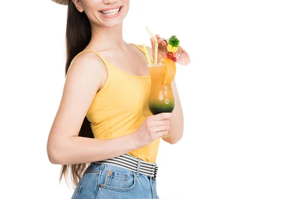 Beskuren Bild Leende Flicka Med Cocktail Isolerad Vit — Gratis stockfoto