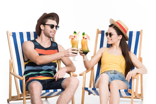 Happy Couple Resting Beach Chairs Clinking Glasses Cocktails Isolated White — Free Stock Photo