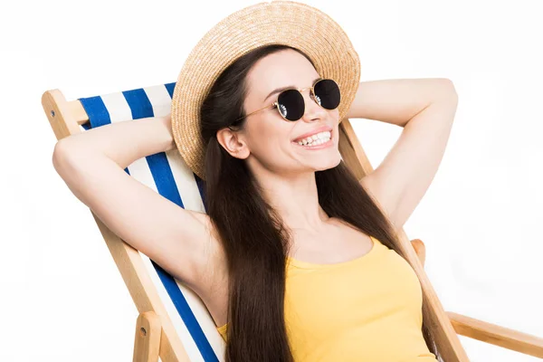 Chica Atractiva Feliz Sombrero Verano Relajante Silla Playa Aislado Blanco — Foto de Stock