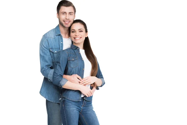 Jonge Omhelst Paar Kijken Camera Geïsoleerd Wit — Stockfoto