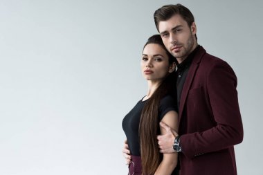 gri izole yakışıklı adam kucaklama şehvetli kadın