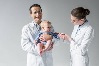 Grey küçük Bebek Bakımı Çocuk hekimleri