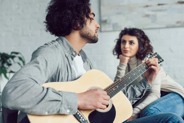 Boyfriend Playing Acoustic Guitar Girlfriend Home — Stock Photo, Image