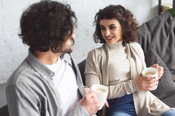 Young Couple Talking Drinking Coffee Morning Home — Free Stock Photo
