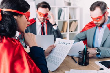 Maskeler ve çalışma office burunları süper iş adamları