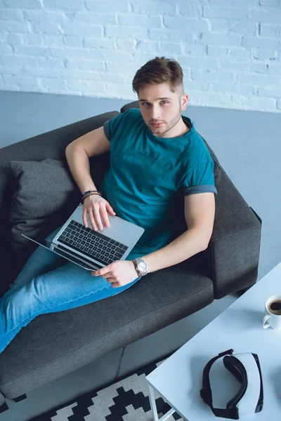 High Angle View Handsome Young Man Using Laptop Looking Camera — Free Stock Photo