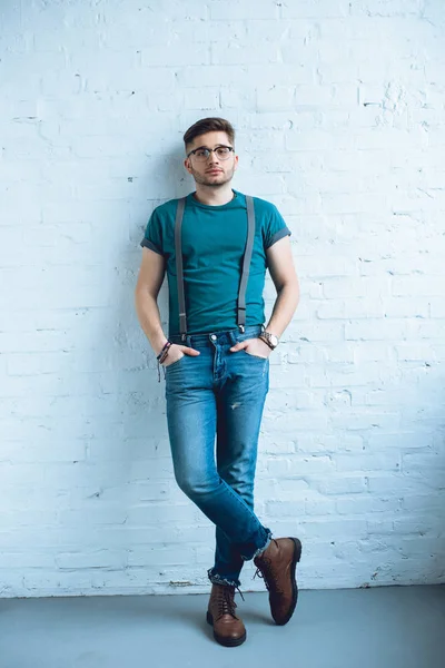 Barbuto Giovane Uomo Che Indossa Shirt Jeans — Foto Stock