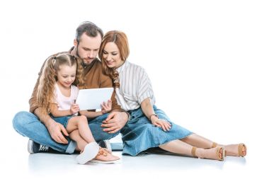 Tablet kullanarak aile