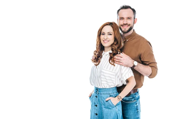 Belo Casal Feliz Juntos Sorrindo Para Câmera Isolada Branco — Fotografia de Stock