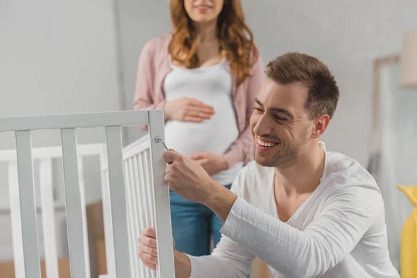 Assembling baby a bed — Stock Photo, Image