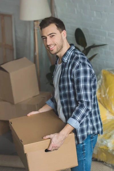 Smiling Man Cardboard Box Hands New Home Relocation Concept — Free Stock Photo