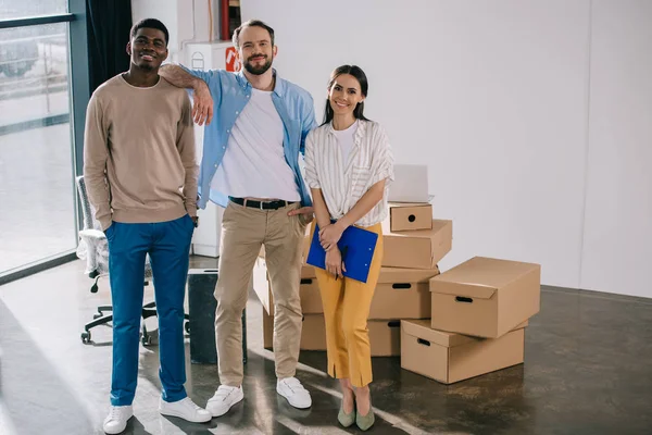 Coworkers moving — Stock Photo, Image