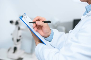 Tanı klinik yazma gözlükçü görünümünü kırpılmış