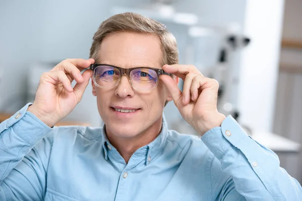 Portrait Middle Aged Man Glasses Looking Camera — Stock Photo, Image