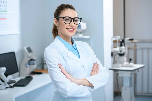 Attractive Professional Ophthalmologist Glasses Standing Crossed Arms Optical Clinic — Stock Photo, Image
