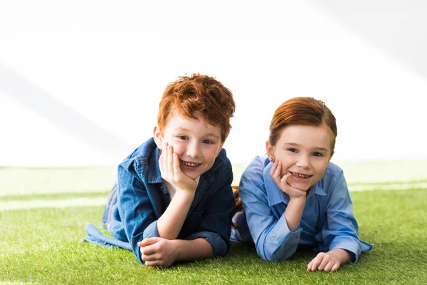 Happy Redhead Siblings Lying Together Grass Smiling Camera Grey — Stock Photo, Image