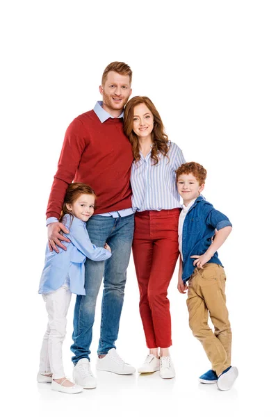 Vista Completa Feliz Familia Pelirroja Pie Juntos Sonriendo Cámara Aislada — Foto de Stock