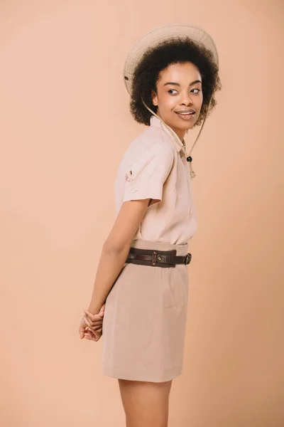 Happy African American Woman Safari Hat Isolated Beige — Free Stock Photo