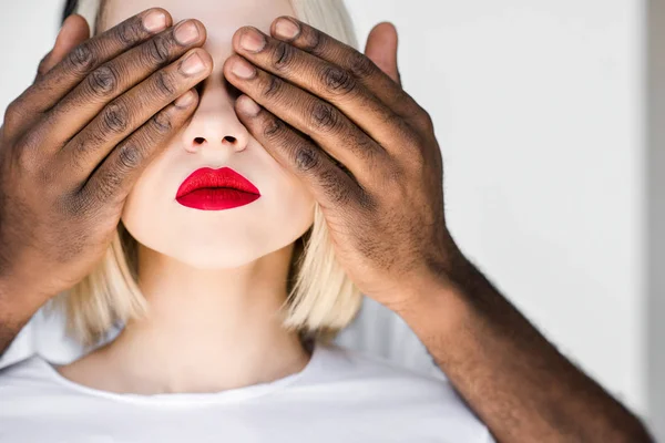 Cropped Image African American Boyfriend Closing Eyes Blonde Girlfriend — Free Stock Photo