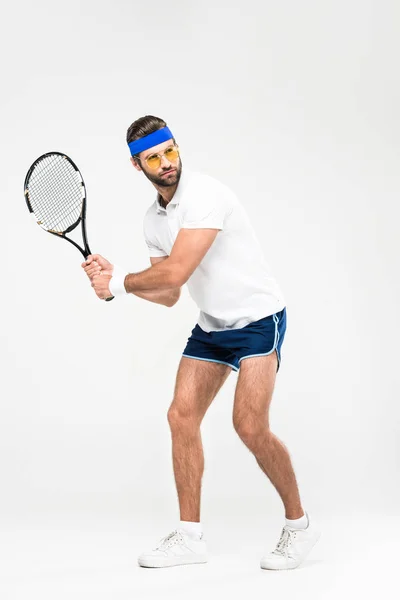 Tennisspieler Retro Sonnenbrillentraining Mit Schläger Isoliert Auf Weiß — Stockfoto