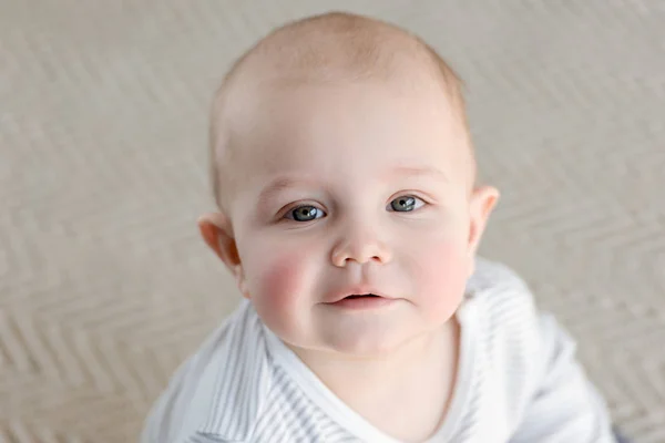 Porträtt Bedårande Lilla Baby Pojke — Stockfoto