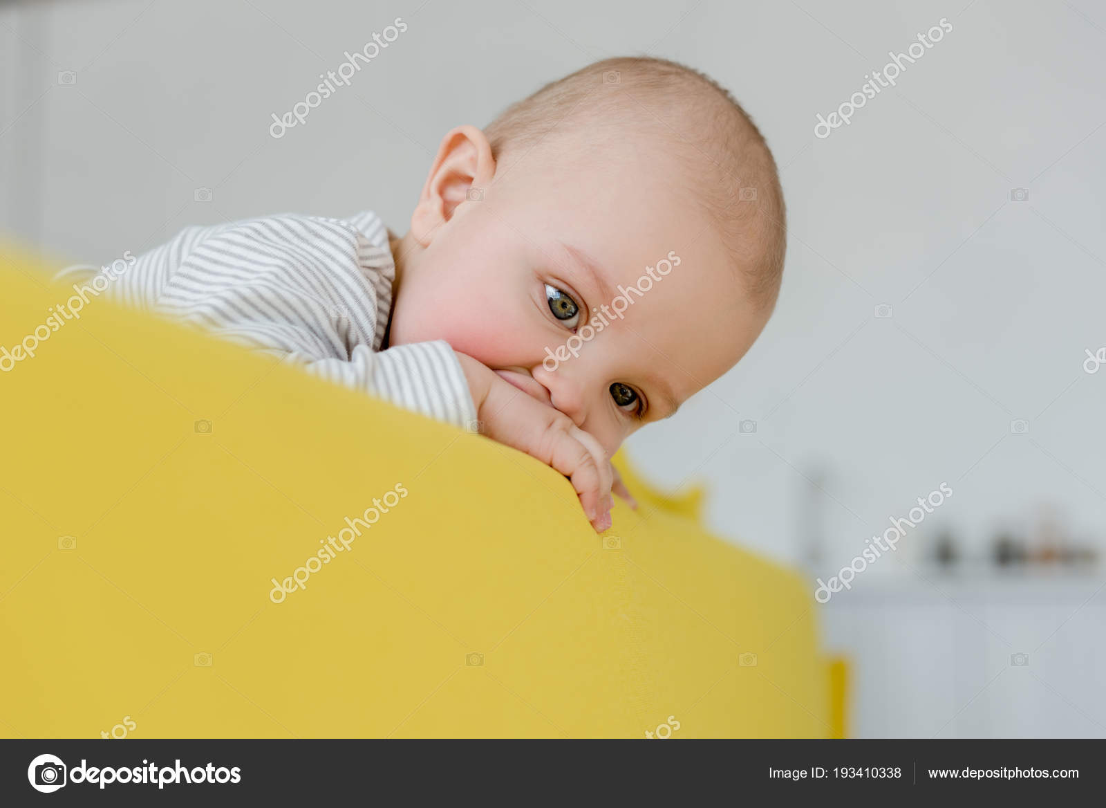 Adorable Bebe Garcon Sur Canape Jaune Image Libre De Droit Par Allaserebrina C Adorable Bebe Garcon Sur Canape Jaune Image Libre De Droit Par Allaserebrina C