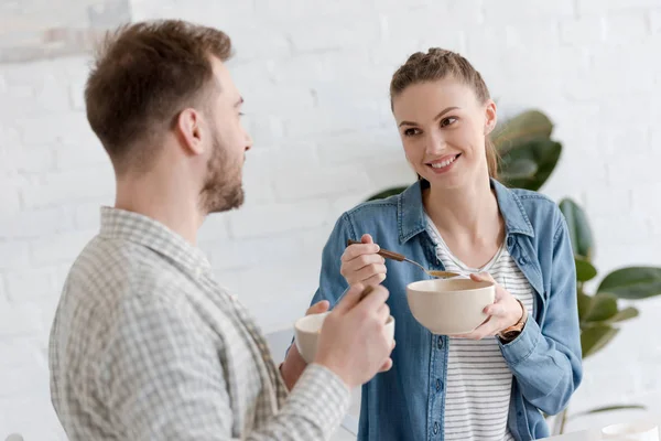 Young Couple Eating Corn Flakes Breakfast Morning — Stock Photo, Image