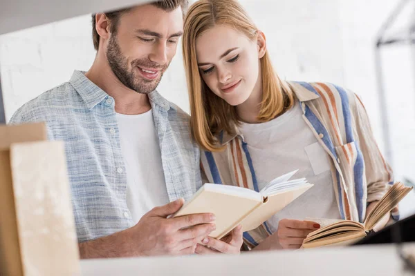 Reading — Stock Photo, Image