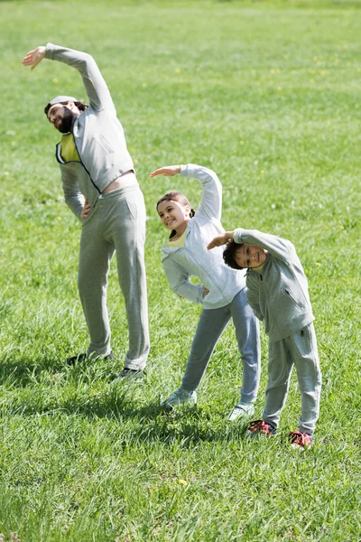 Happy Sportive Family Doing Physical Exercise Grass — Stock Photo, Image