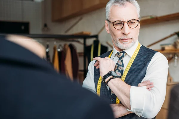 Handsome Grey Hair Tailor Standing Sewing Workshop — Stock Photo, Image