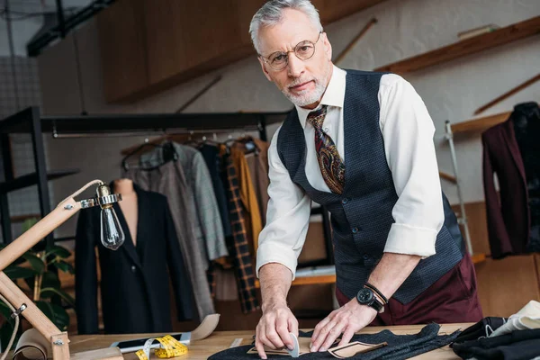 Handsome Mature Tailor Marking Cloth Pattern Chalk Sewing Workshop Looking — Free Stock Photo